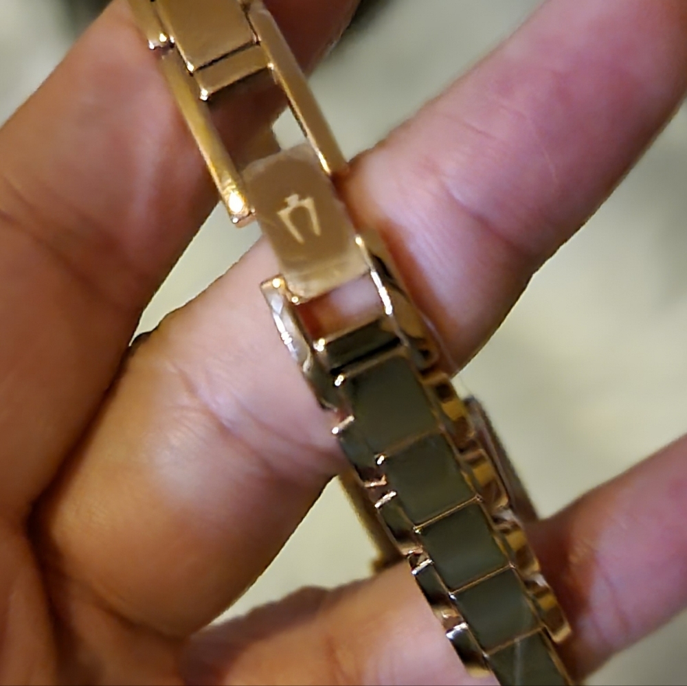 Brand new with tags Bulova women'swatch - Picture 4 of 4